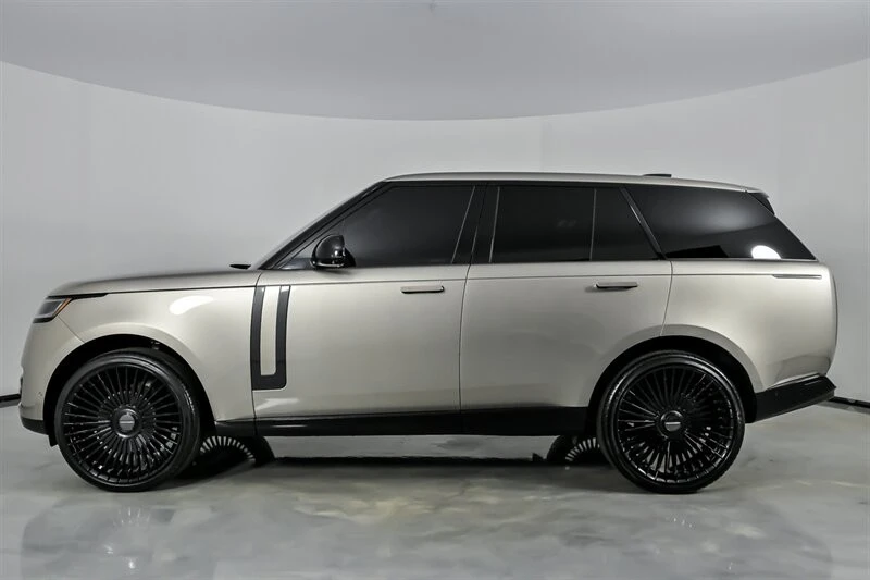2023 Land Rover Range Rover L460 - Image 8 of 21