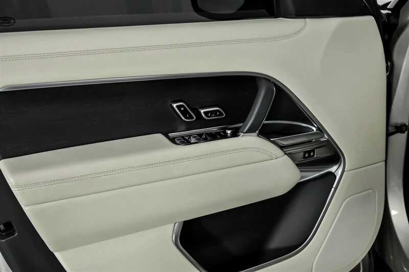 2023 Land Rover Range Rover L460 - Image 18 of 21