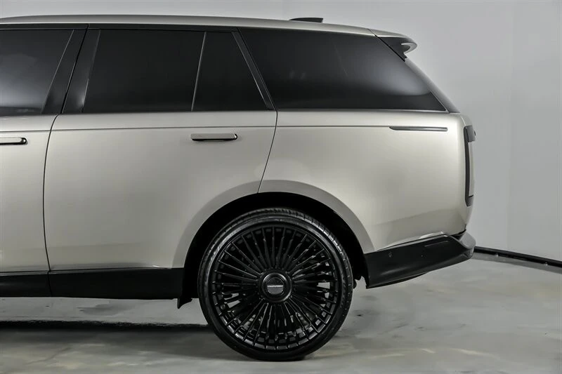 2023 Land Rover Range Rover L460 - Image 9 of 21