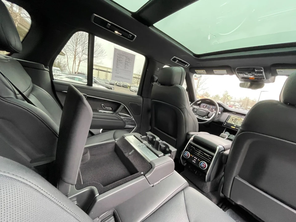 2023 Land Rover Range Rover L460 - Image 19 of 31