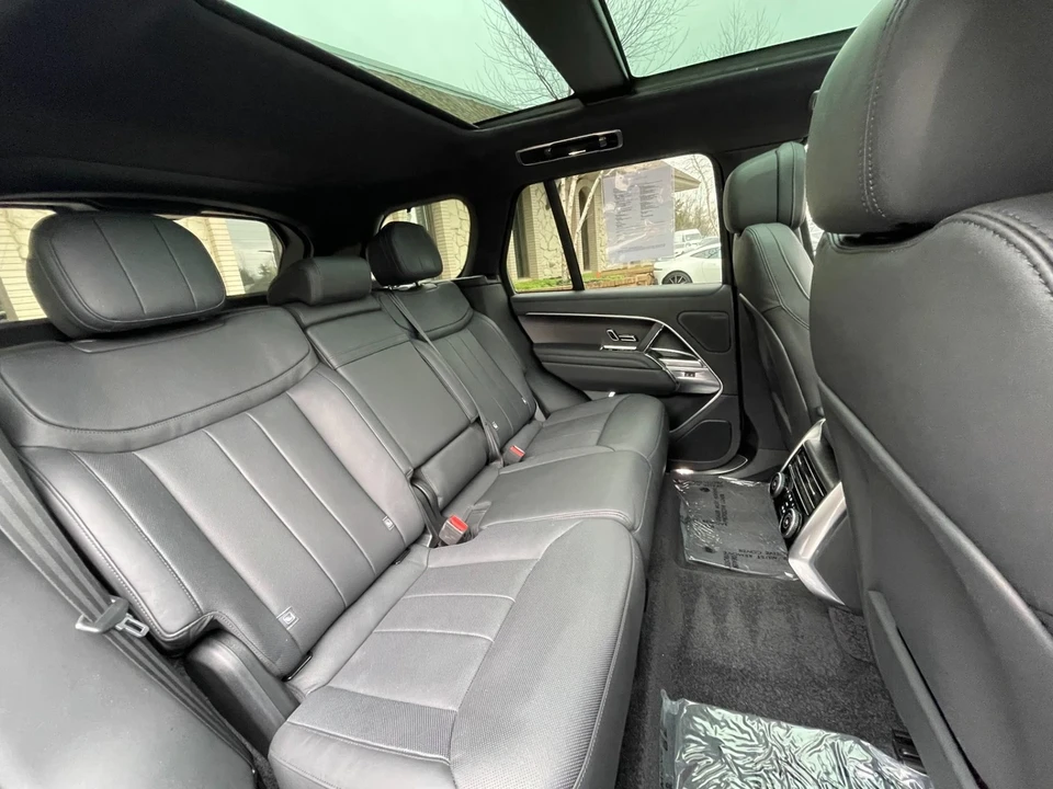 2023 Land Rover Range Rover L460 - Image 18 of 21