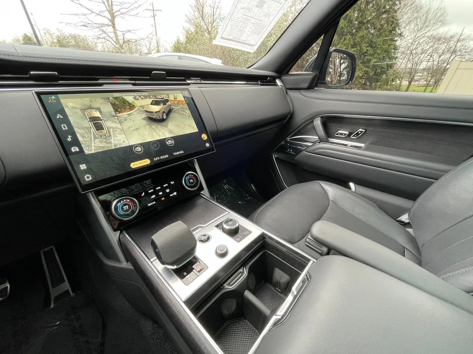 2023 Land Rover Range Rover L460 - Image 29 of 31