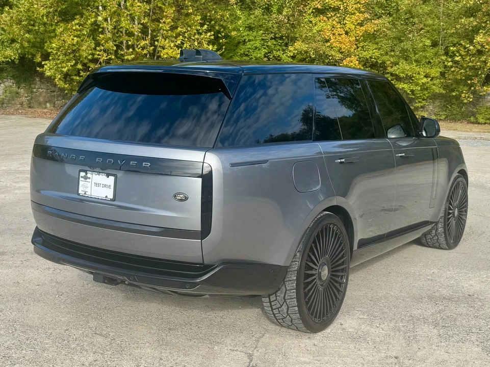 2023 Land Rover Range Rover L460 - Image 3 of 31