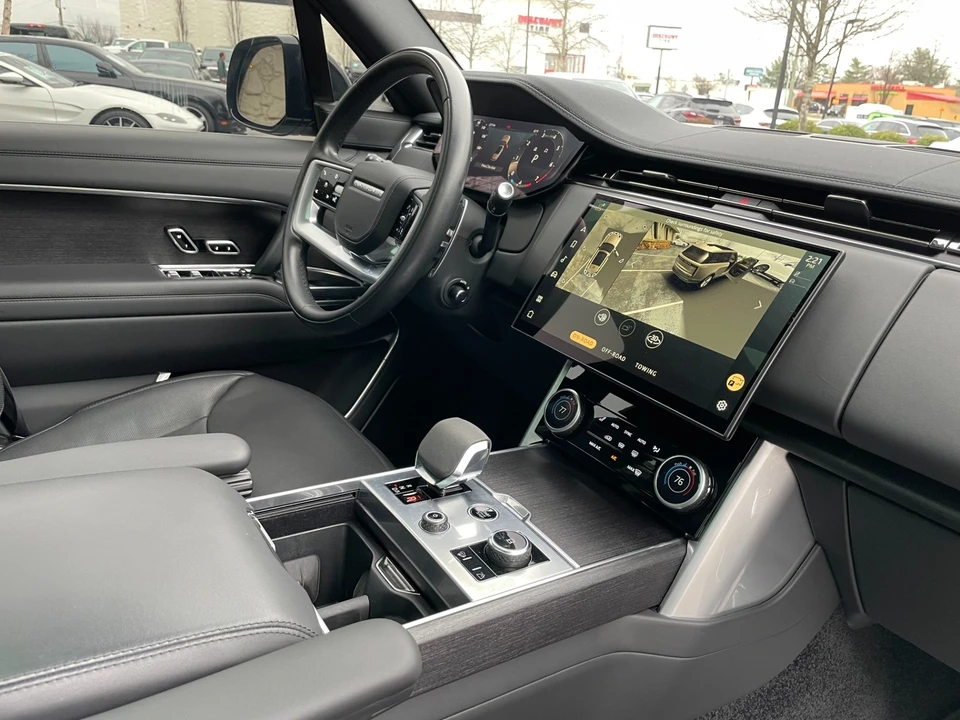 2023 Land Rover - Image 16 of 31