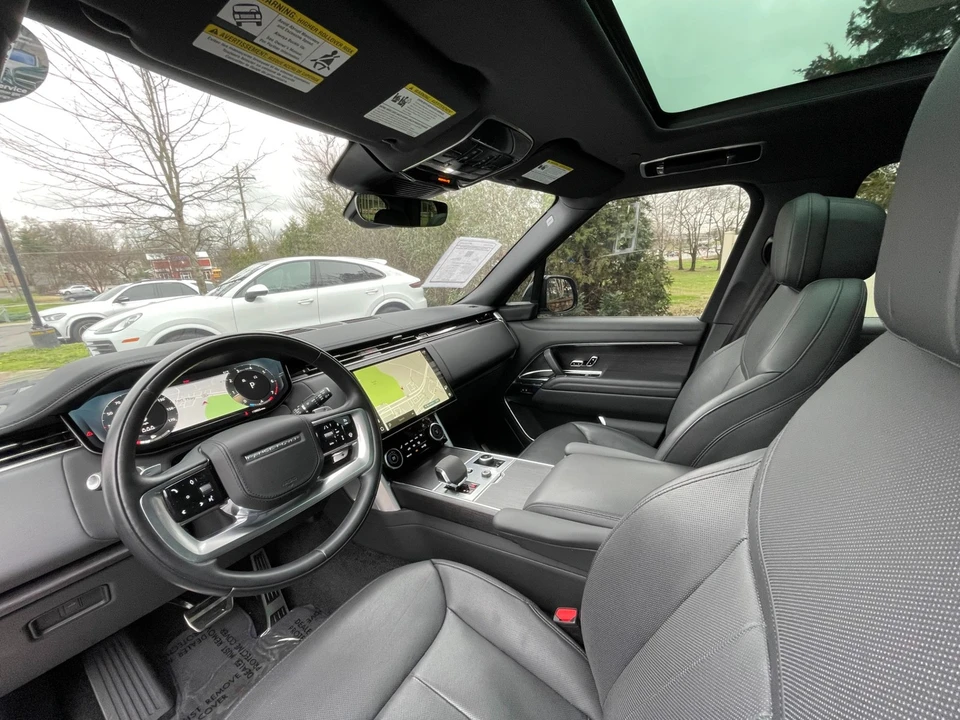 2023 Land Rover - Image 11 of 31