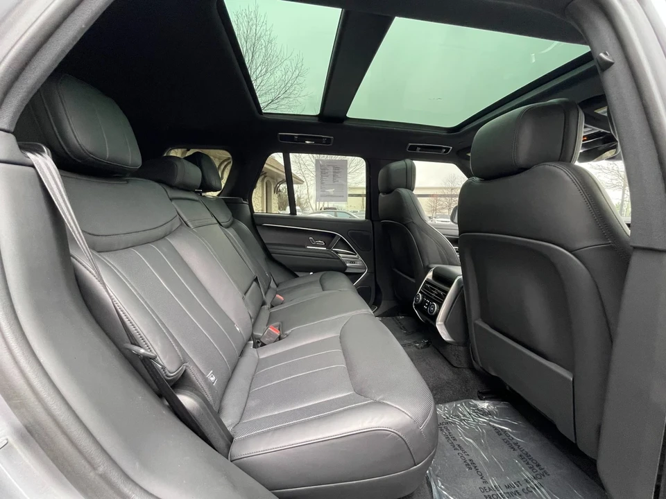 2023 Land Rover Range Rover L460 - Image 17 of 21