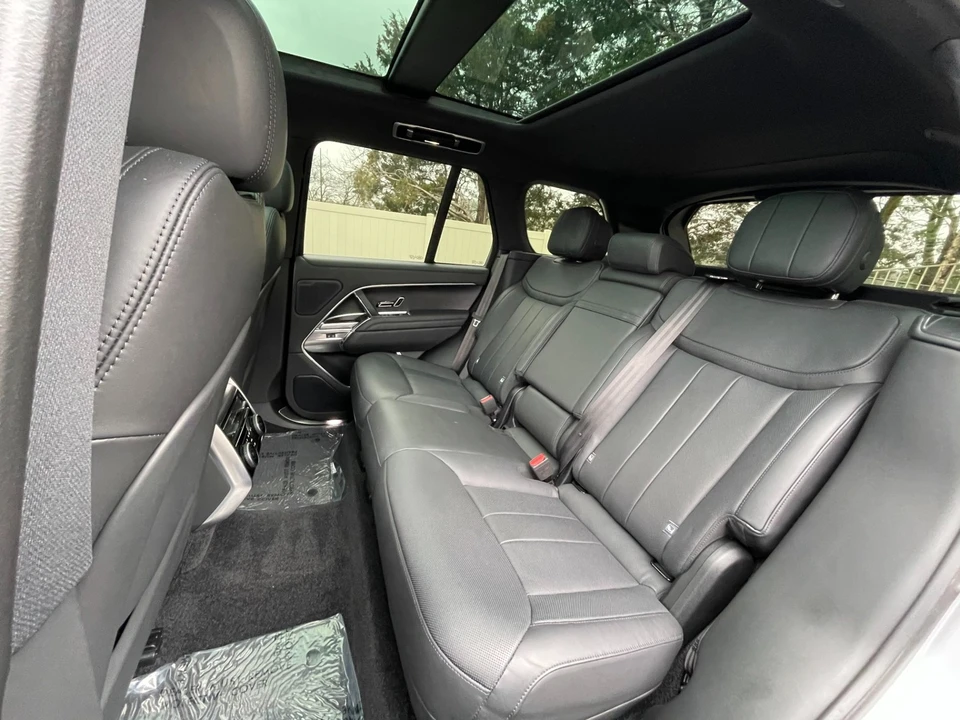 2023 Land Rover Range Rover L460 - Image 26 of 31
