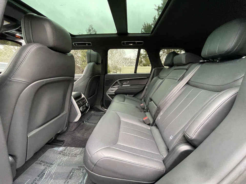 2023 Land Rover Range Rover L460 - Image 25 of 31