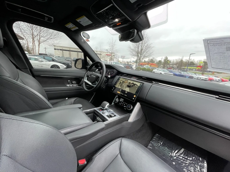 2023 Land Rover Range Rover L460 - Image 15 of 21