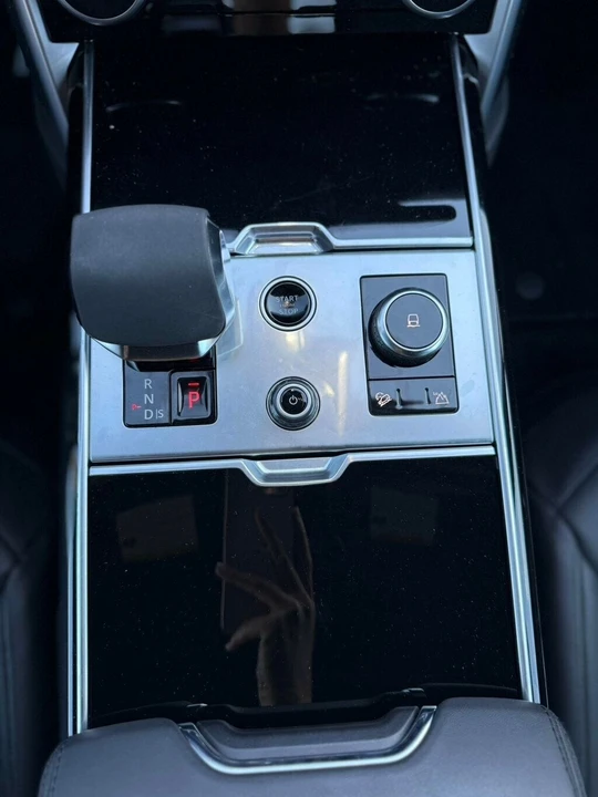 2023 Land Rover Range Rover L460 - Image 17 of 21