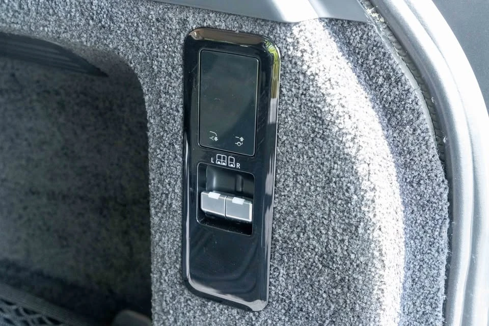 2023 Land Rover Range Rover L460 - Image 6 of 20
