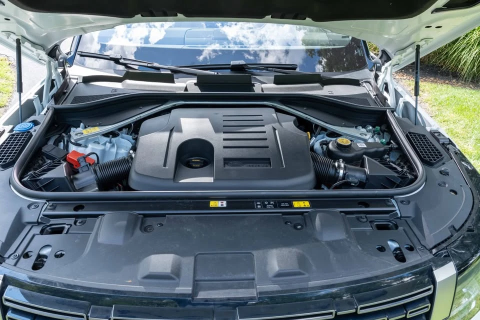2023 Land Rover Range Rover L460 - Image 17 of 20