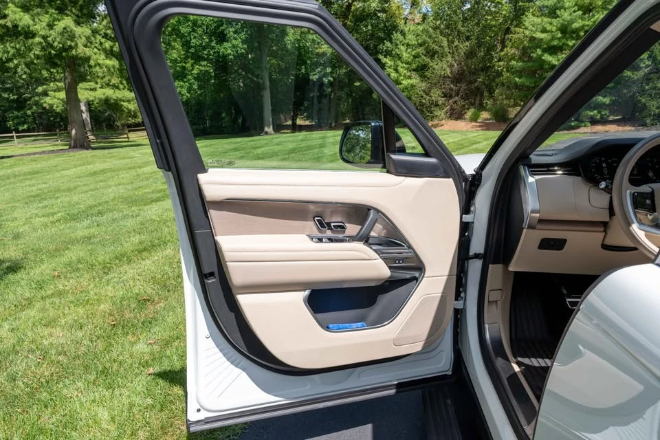 2023 Land Rover Range Rover L460 - Image 14 of 20