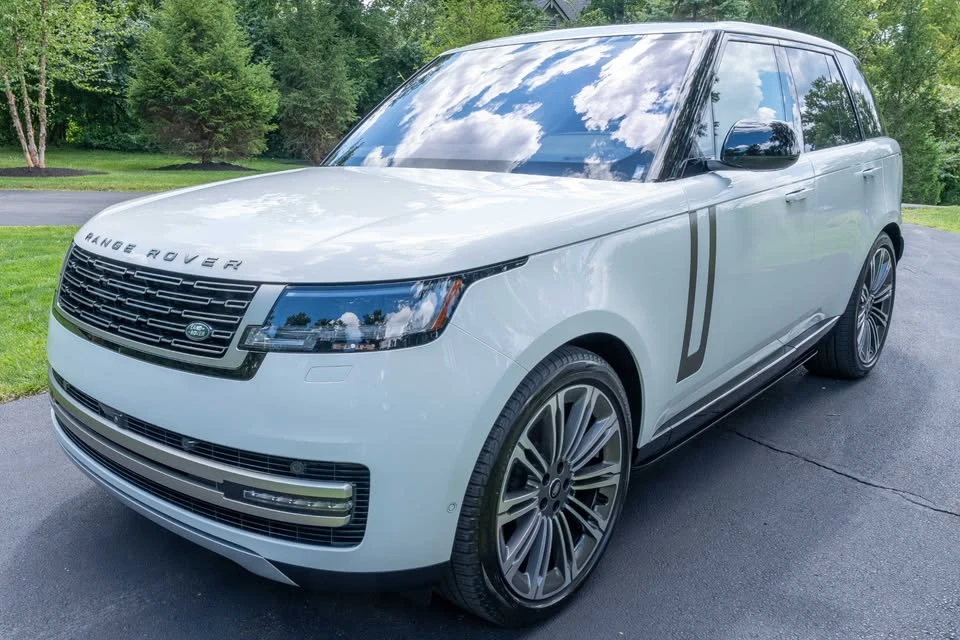 2023 Land Rover Range Rover L460 - Image 2 of 20