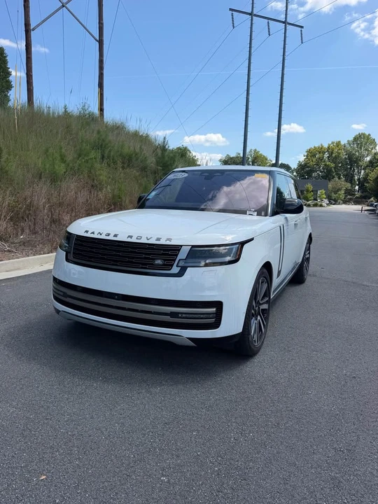 2023 Land Rover Range Rover L460 - Image 2 of 7