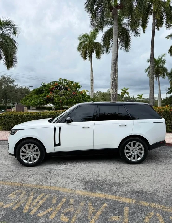 2023 Land Rover Range Rover L460 - Image 2 of 19