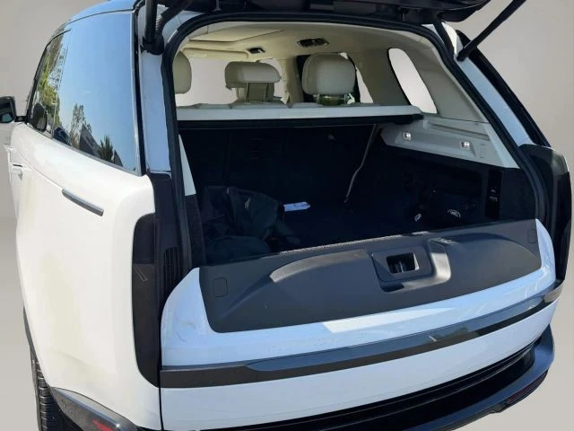 2023 Land Rover Range Rover L460 - Image 8 of 19