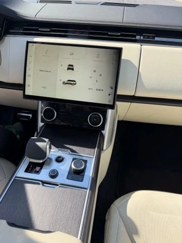 2023 Land Rover Range Rover L460 - Image 16 of 19
