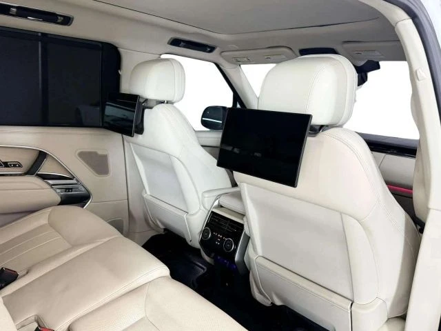 2023 Land Rover Range Rover L460 - Image 28 of 31