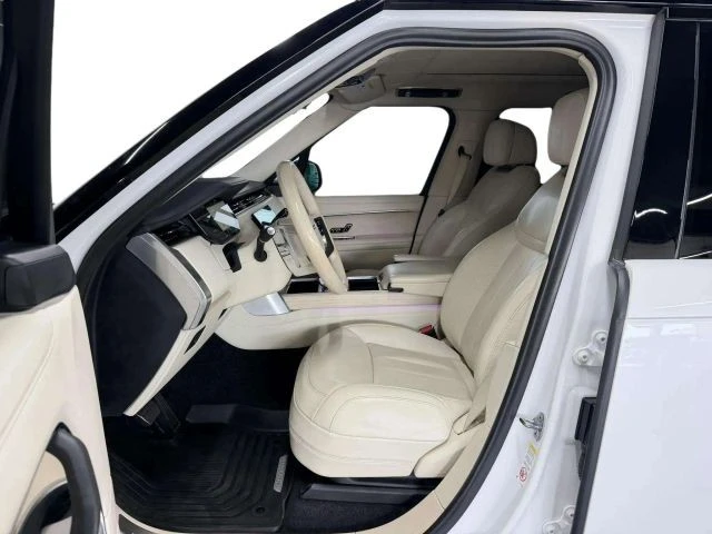 2023 Land Rover Range Rover L460 - Image 11 of 31