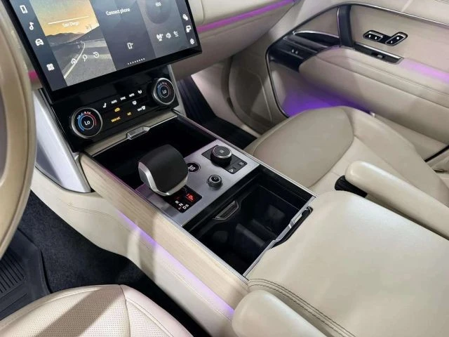 2023 Land Rover Range Rover L460 - Image 23 of 31