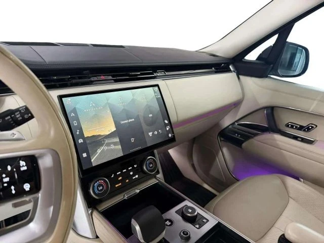 2023 Land Rover Range Rover L460 - Image 24 of 31