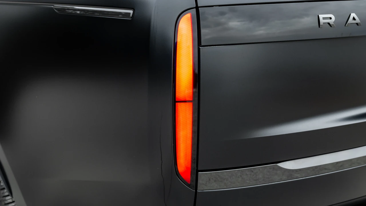 2023 Land Rover Range Rover L460 - Image 17 of 31