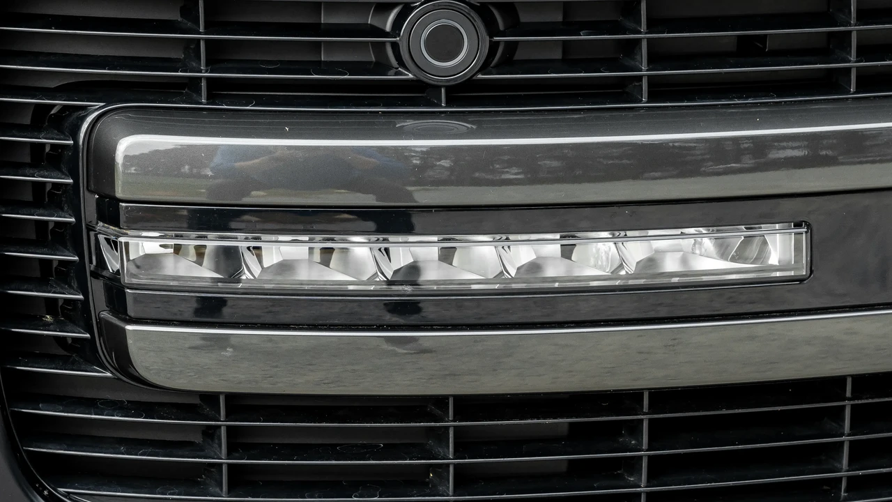 2023 Land Rover Range Rover L460 - Image 15 of 31