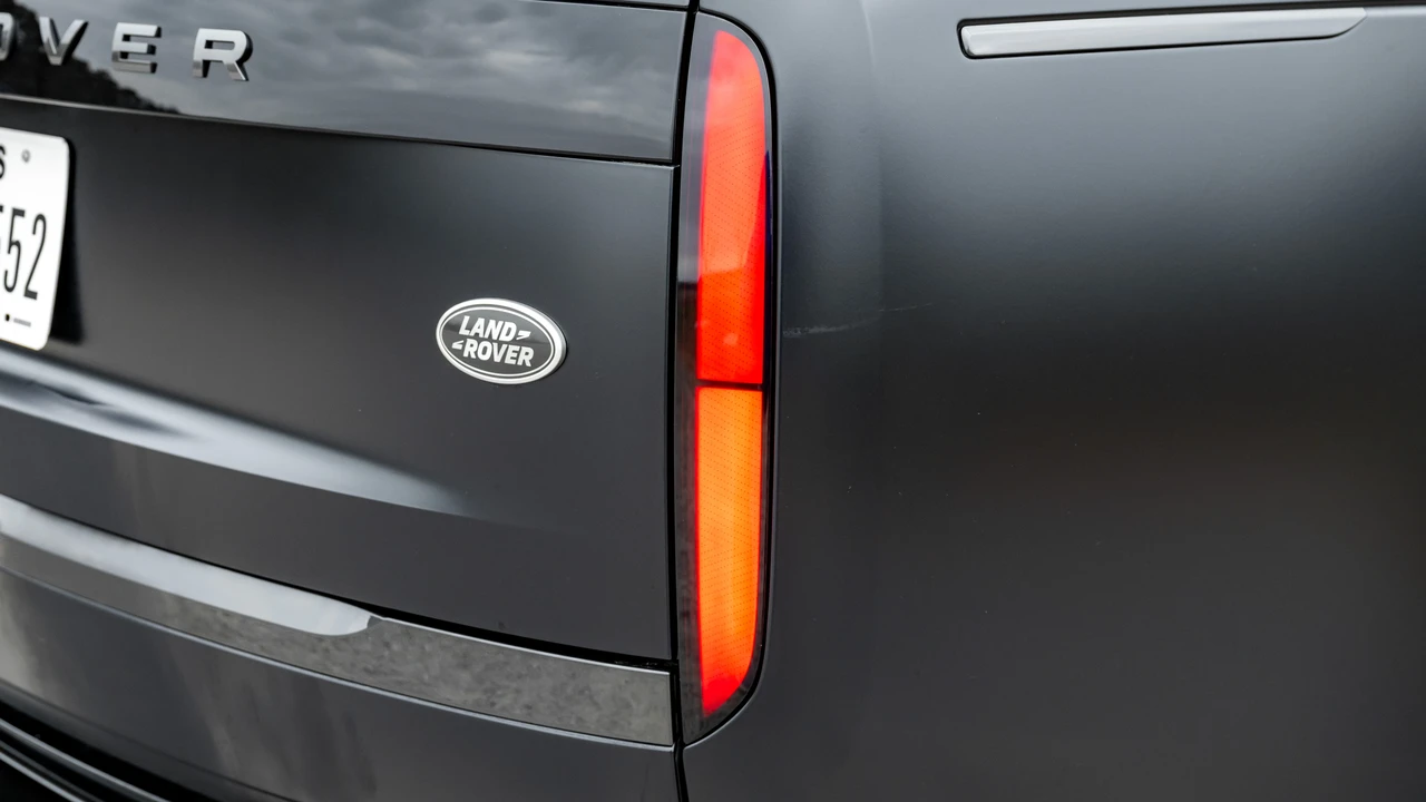 2023 Land Rover Range Rover L460 - Image 18 of 31