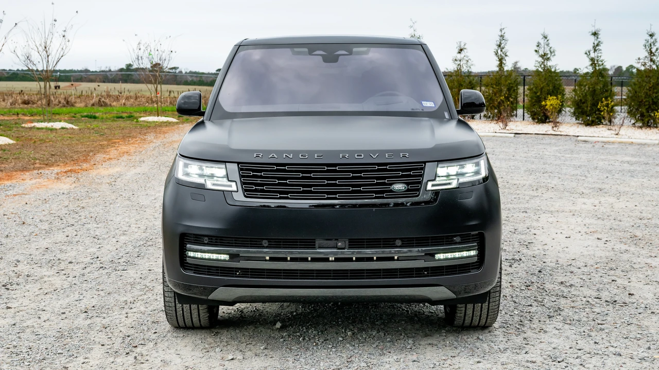 2023 Land Rover Range Rover L460 - Image 2 of 31