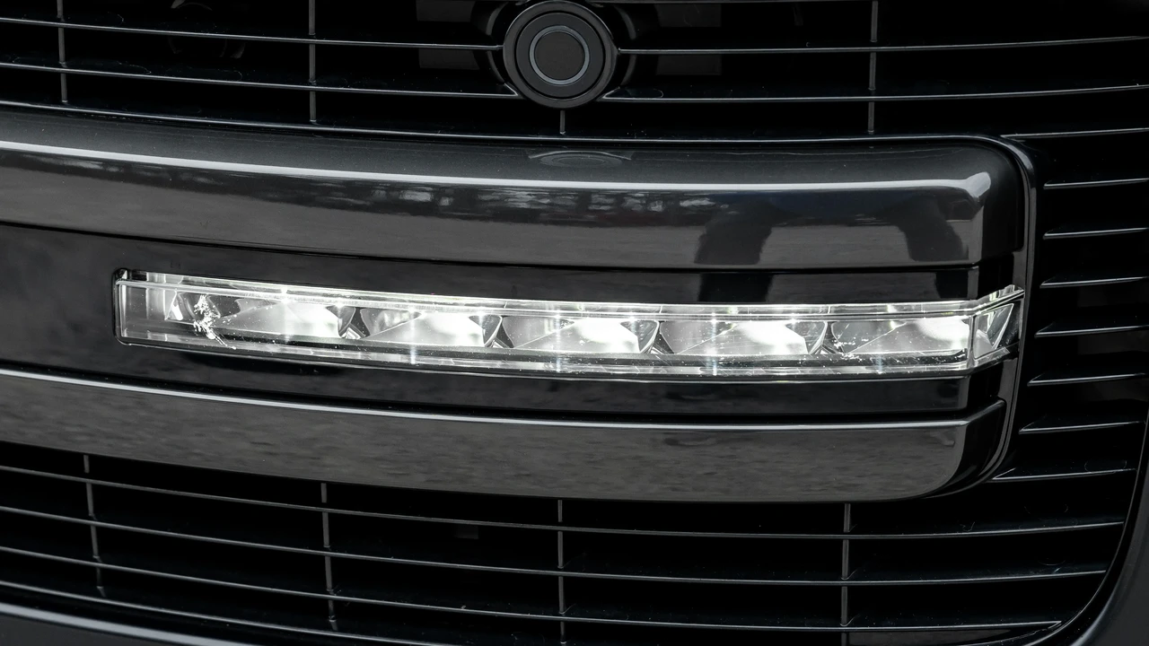 2023 Land Rover Range Rover L460 - Image 14 of 31