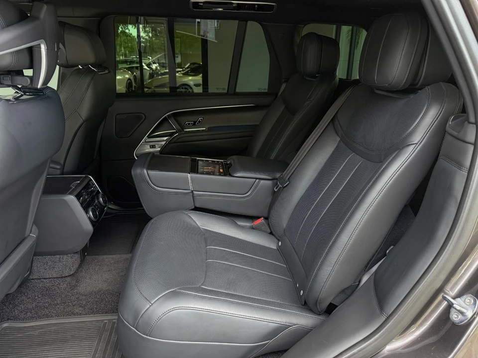 2023 Land Rover Range Rover L460 - Image 28 of 31