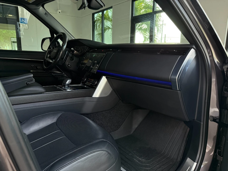 2023 Land Rover Range Rover L460 - Image 30 of 31