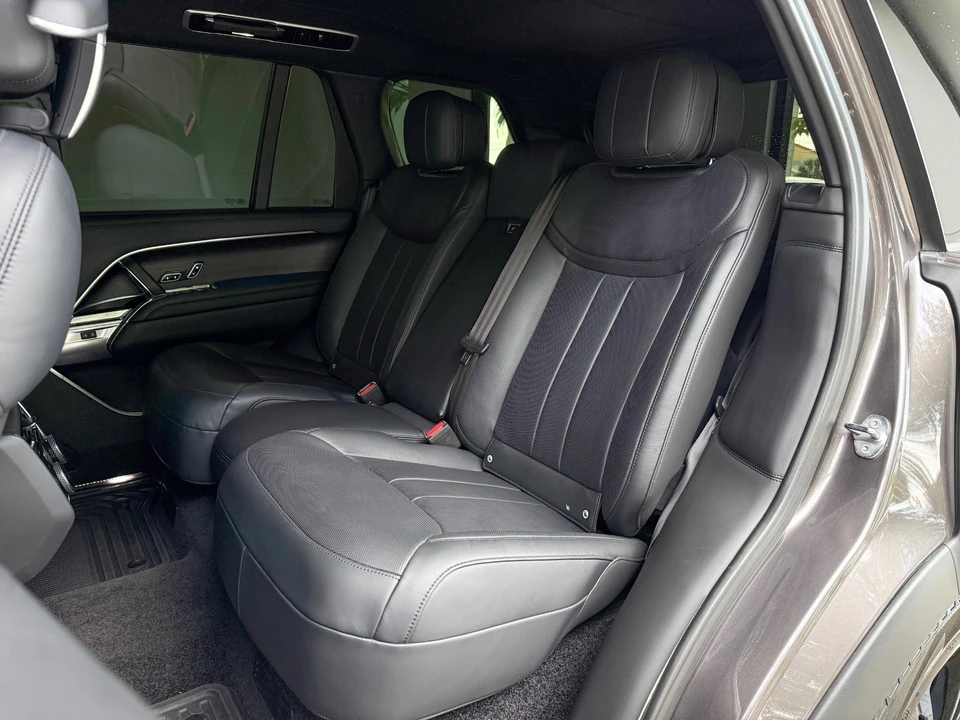 2023 Land Rover Range Rover L460 - Image 26 of 31