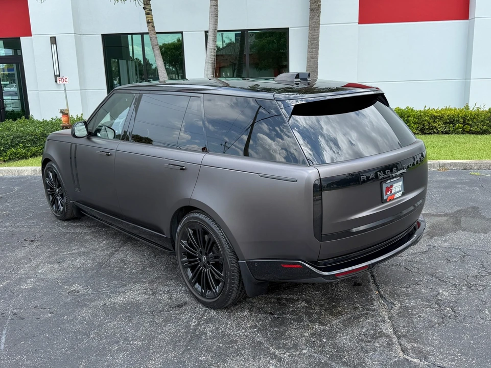 2023 Land Rover Range Rover L460 - Image 15 of 31