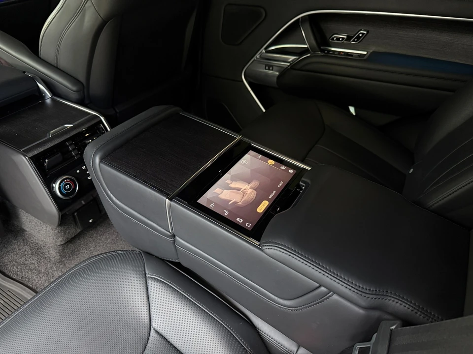 2023 Land Rover Range Rover L460 - Image 27 of 31