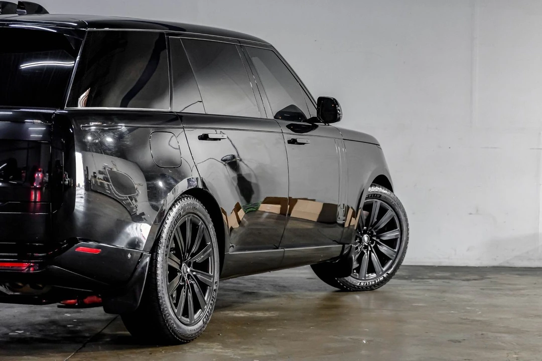 2023 Land Rover Range Rover L460 - Image 14 of 31