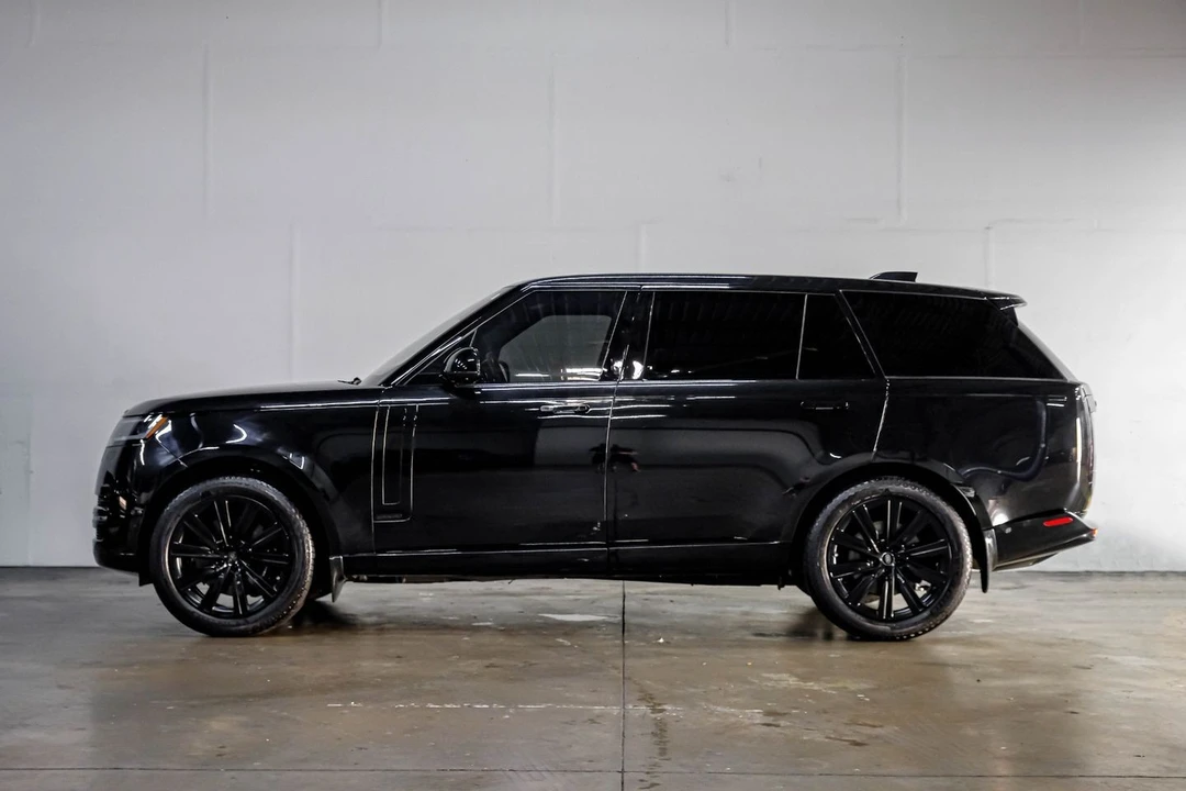 2023 Land Rover Range Rover L460 - Image 17 of 31