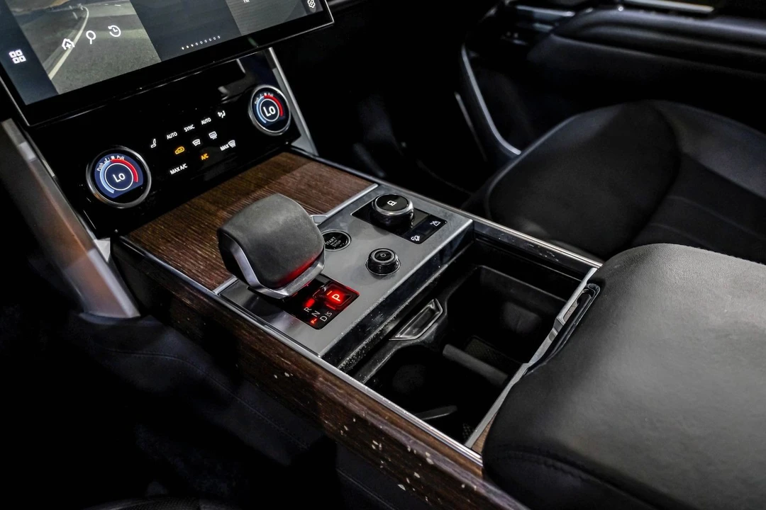 2023 Land Rover Range Rover L460 - Image 30 of 31