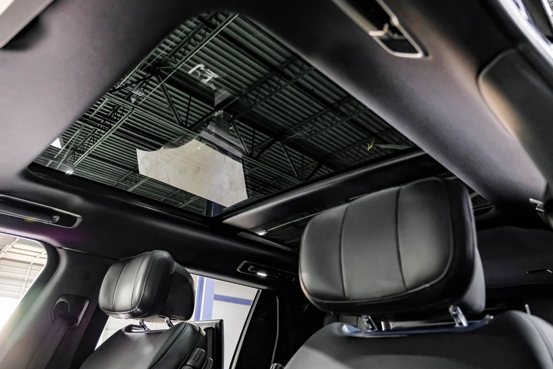 2023 Land Rover Range Rover L460 - Image 5 of 31
