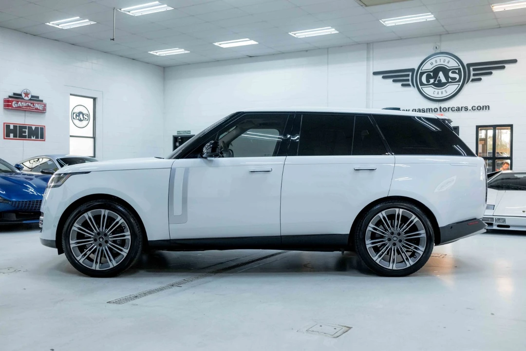 2023 Land Rover Range Rover L460 - Image 11 of 21