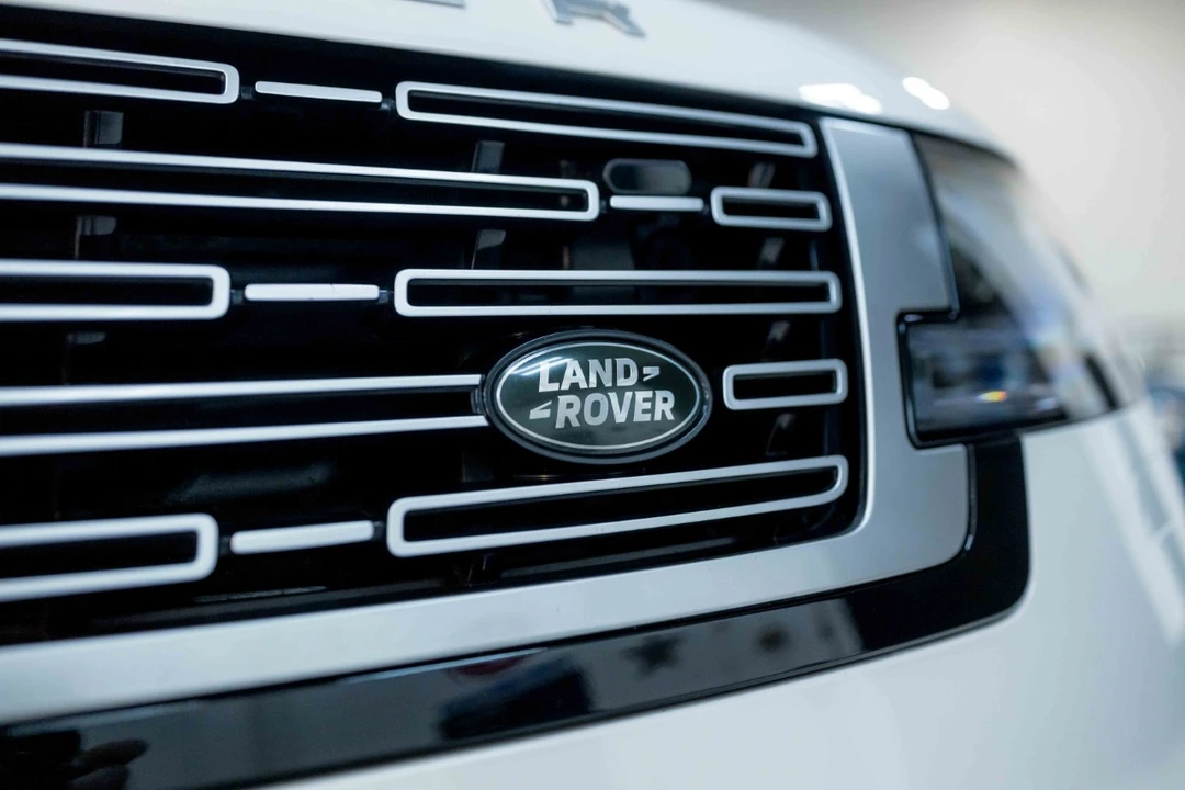 2023 Land Rover Range Rover L460 - Image 14 of 21