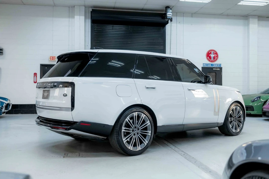 2023 Land Rover Range Rover L460 - Image 8 of 21