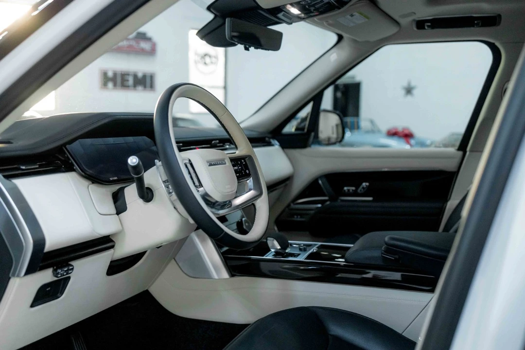 2023 Land Rover Range Rover L460 - Image 2 of 21