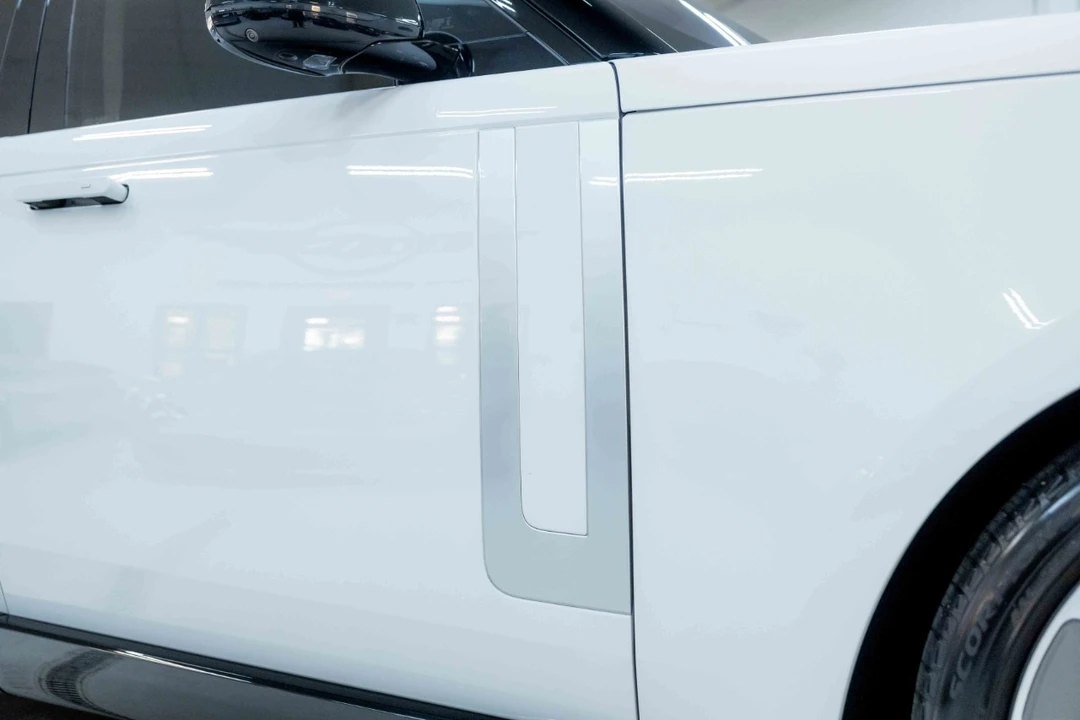 2023 Land Rover Range Rover L460 - Image 16 of 21