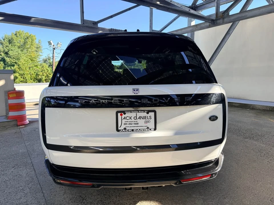 2023 Land Rover Range Rover L460 - Image 4 of 15