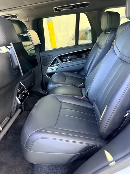 2023 Land Rover Range Rover L460 - Image 13 of 15
