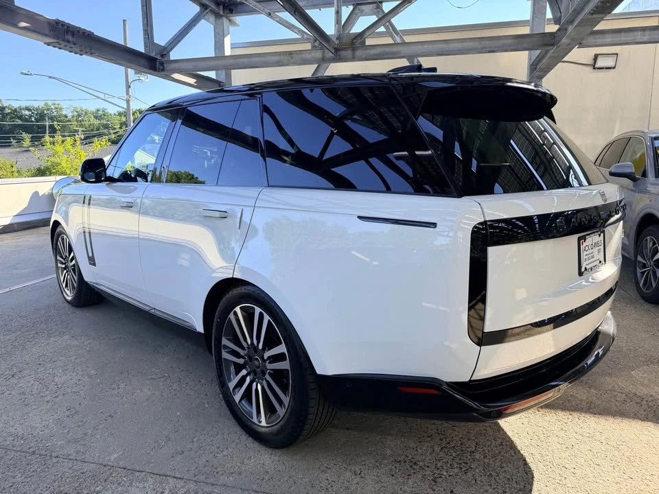 2023 Land Rover Range Rover L460 - Image 3 of 15