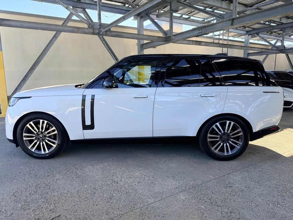 2023 Land Rover Range Rover L460 - Image 2 of 15