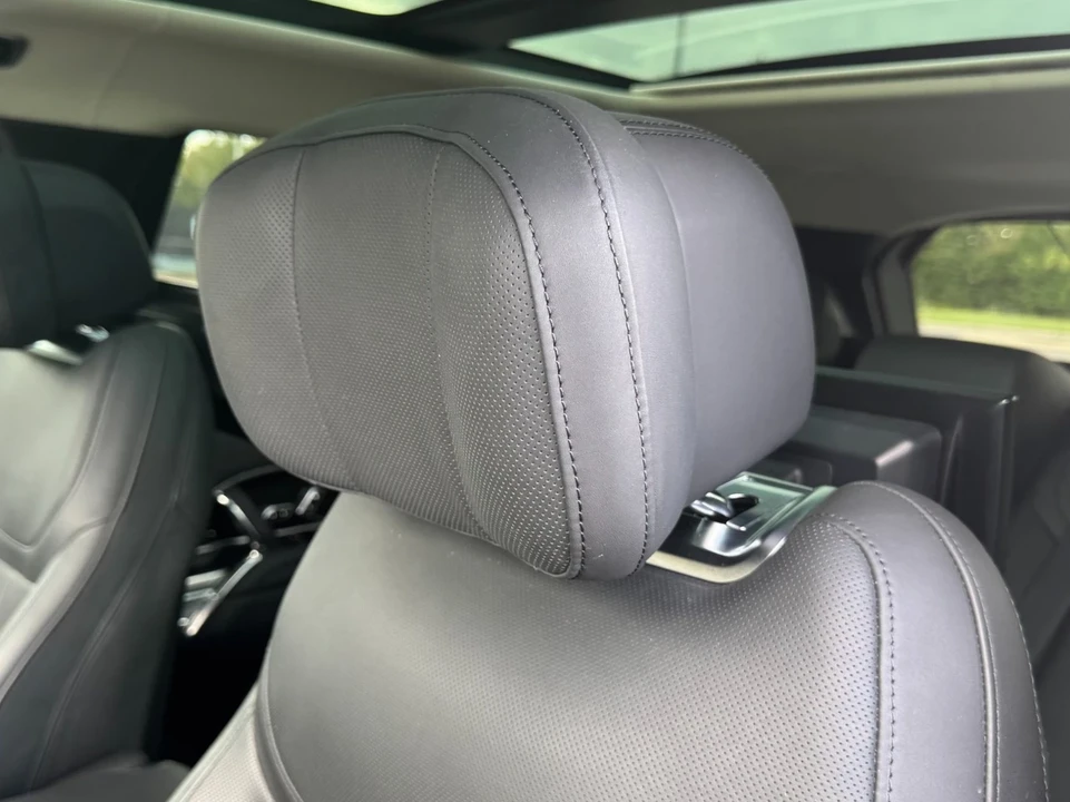 2023 Land Rover Range Rover L460 - Image 16 of 21